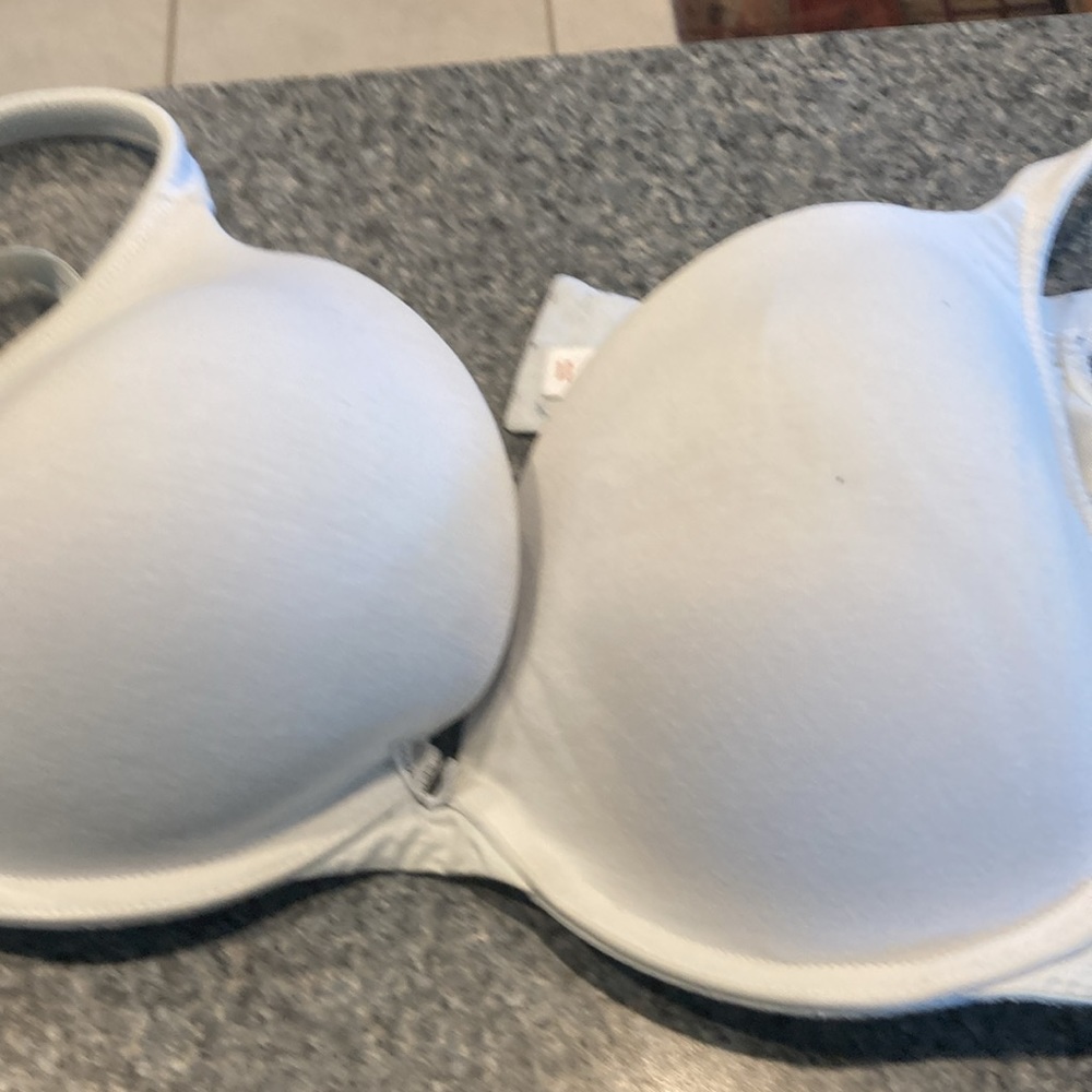 Bras - Picture 3 of 8